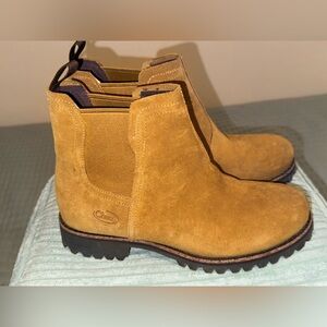 Chaco Women's Fields Chelsea Waterproof Boot Mustard Suede Pull On Size 7.5 EUC